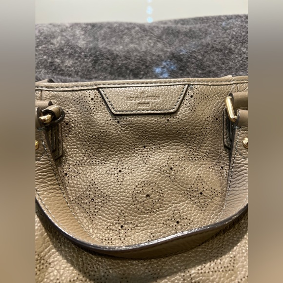 Louis Vuitton Purse - Picture 2 of 16